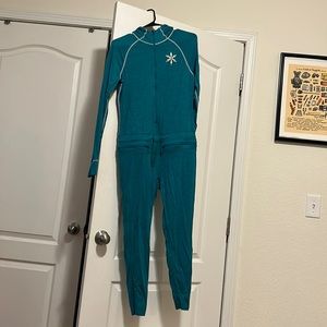 Base layer for snow sports (ski, snowboard, etc)